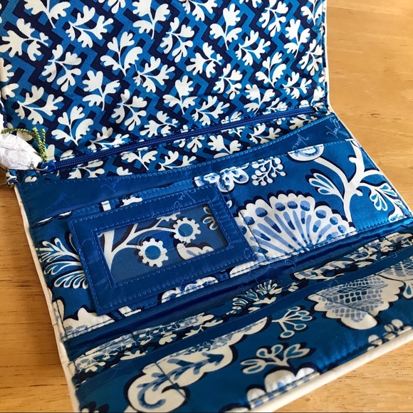 Vera Bradley Blue Lagoon Clutch - NWT - Picture 5 of 6